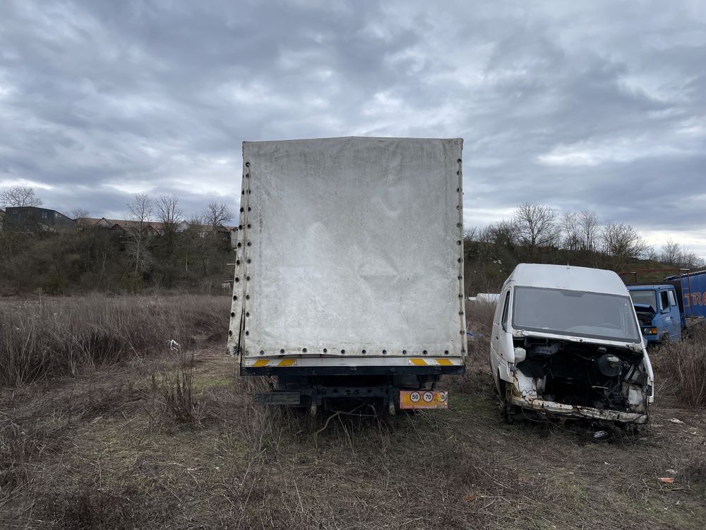 Vând piese de Mercedes Vario