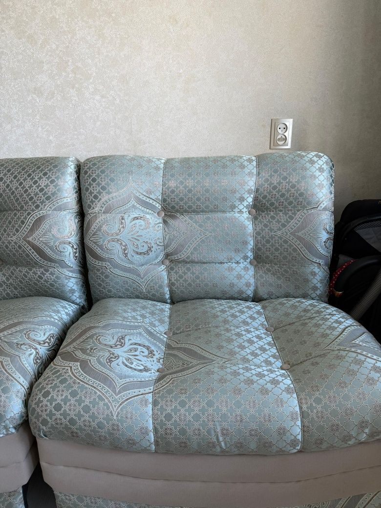 Срочно продам диван.