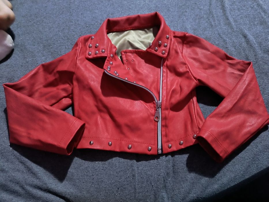 Vând 2 gecute fetita