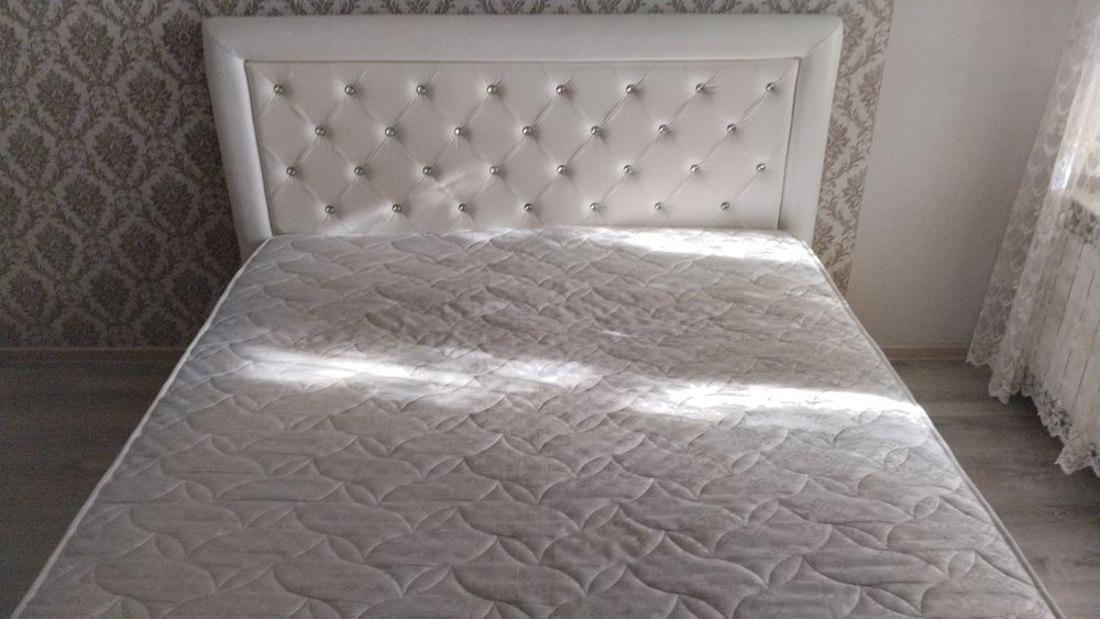 Продам 2х спальную кровать