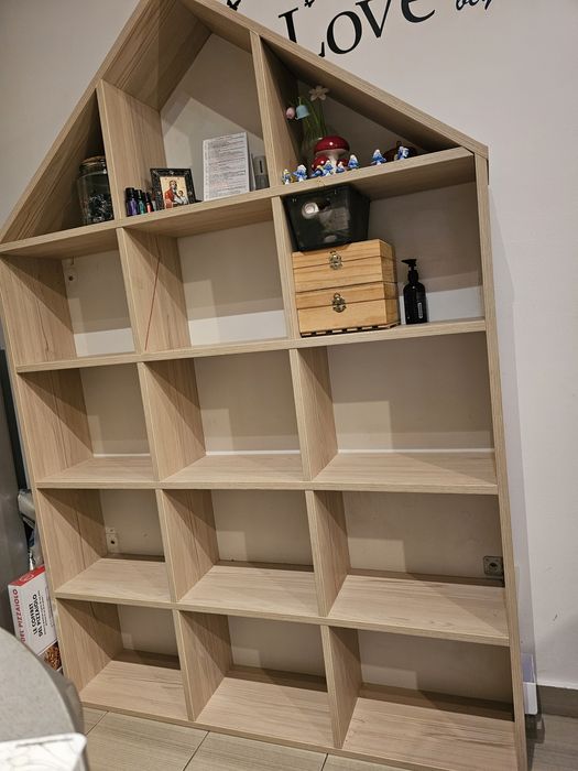 Biblioteca tip casuta