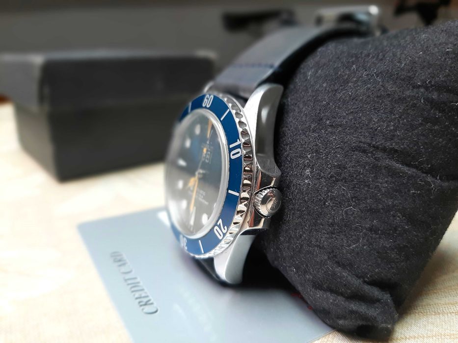 Часовник Cerruti Manarola автоматичен с датник и син цвят