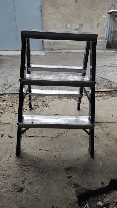 Стремянка двухсторонняя