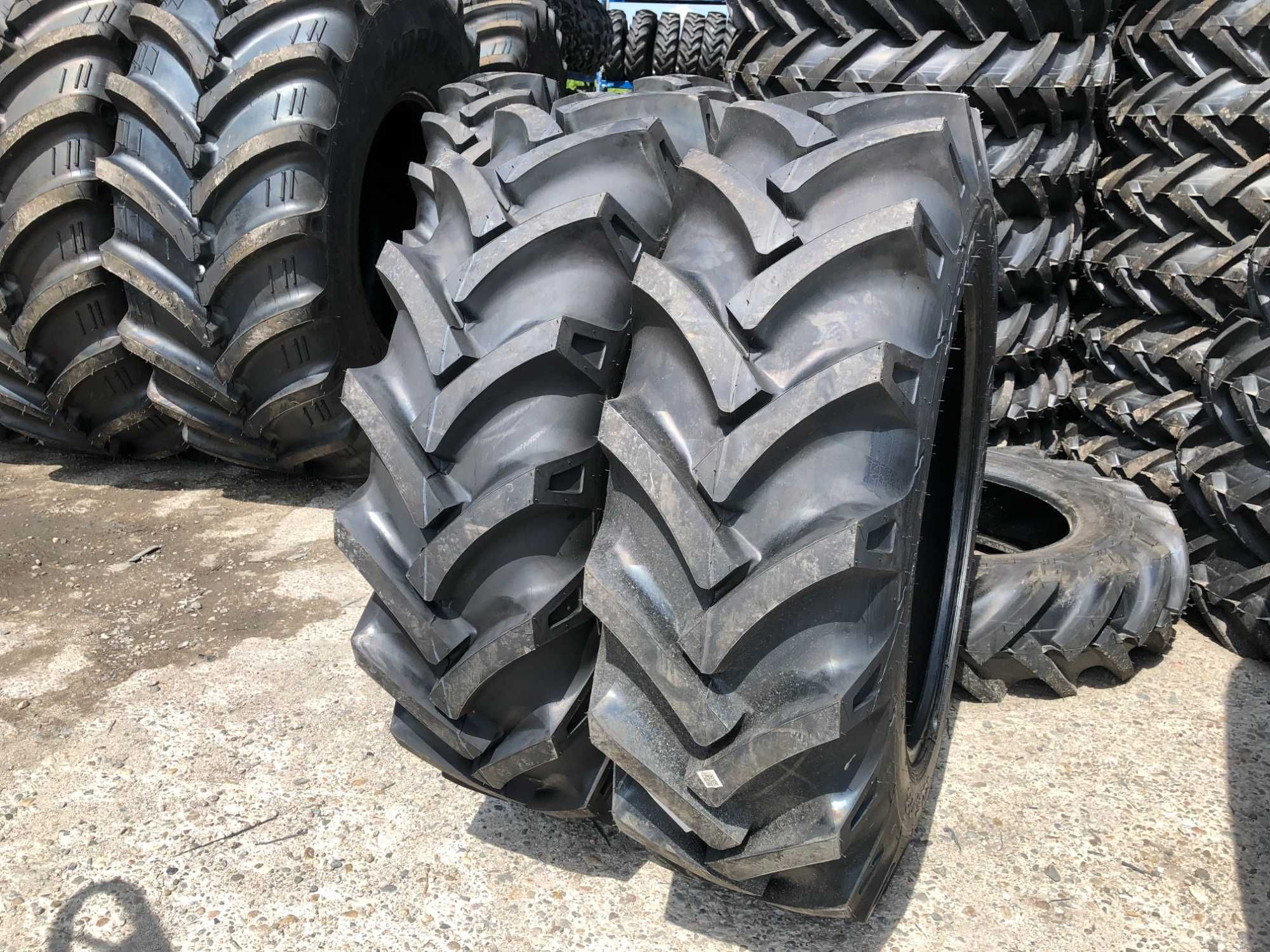 Cauciucuri noi pentru TRACTOR 13.6-28 marca OZKA cu 8PLY anvelope