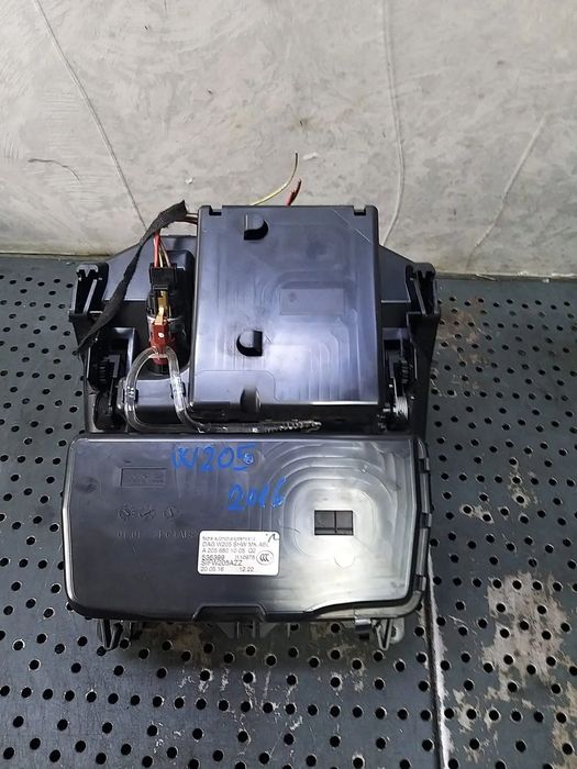Spatiu compartiment depozitare mercedes c class w205 a2056801005