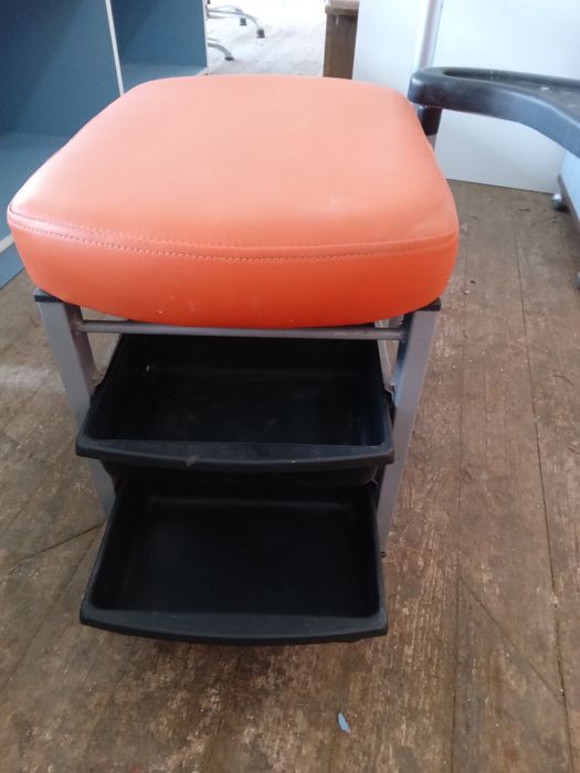 Помощен стол за педекюр