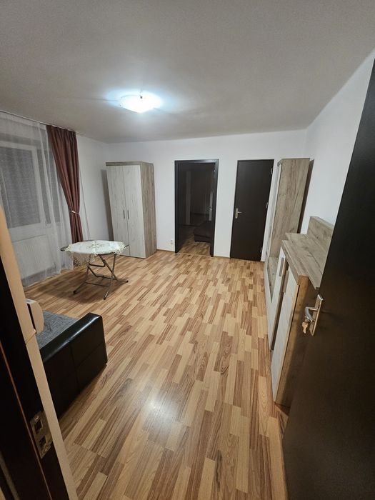 Vand apartament in centrul orasului Onesti etaj intermediar