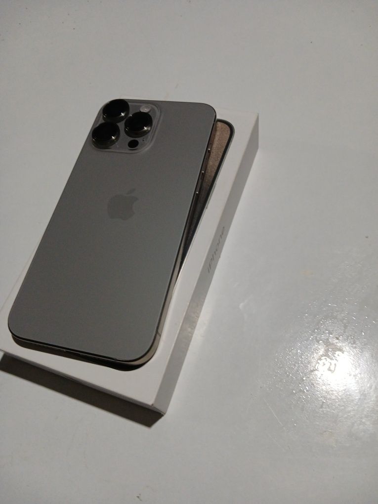 Iphone 15 pro max  sotiladi garanteya