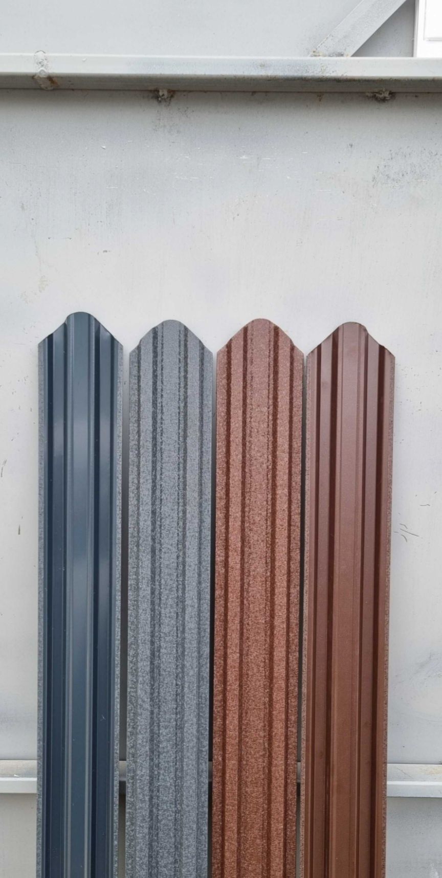 Vând șipcă metalică de gard