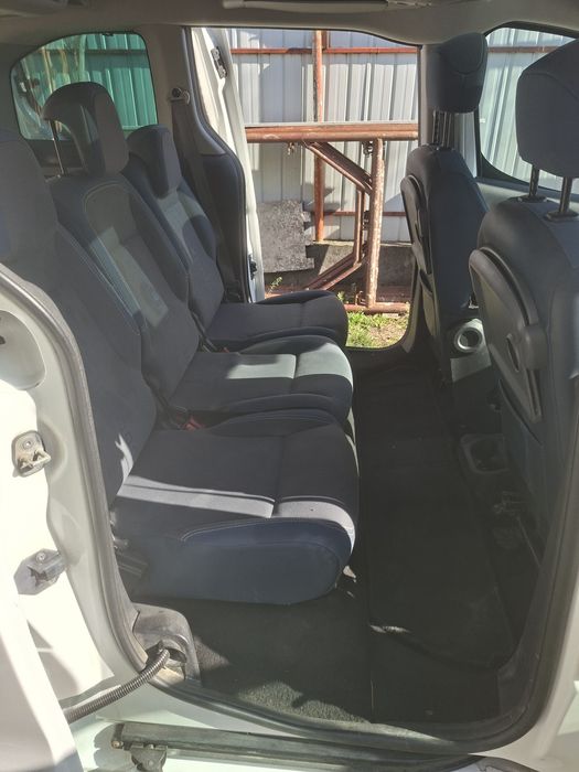 Vând citroen berlingoo anul 2011