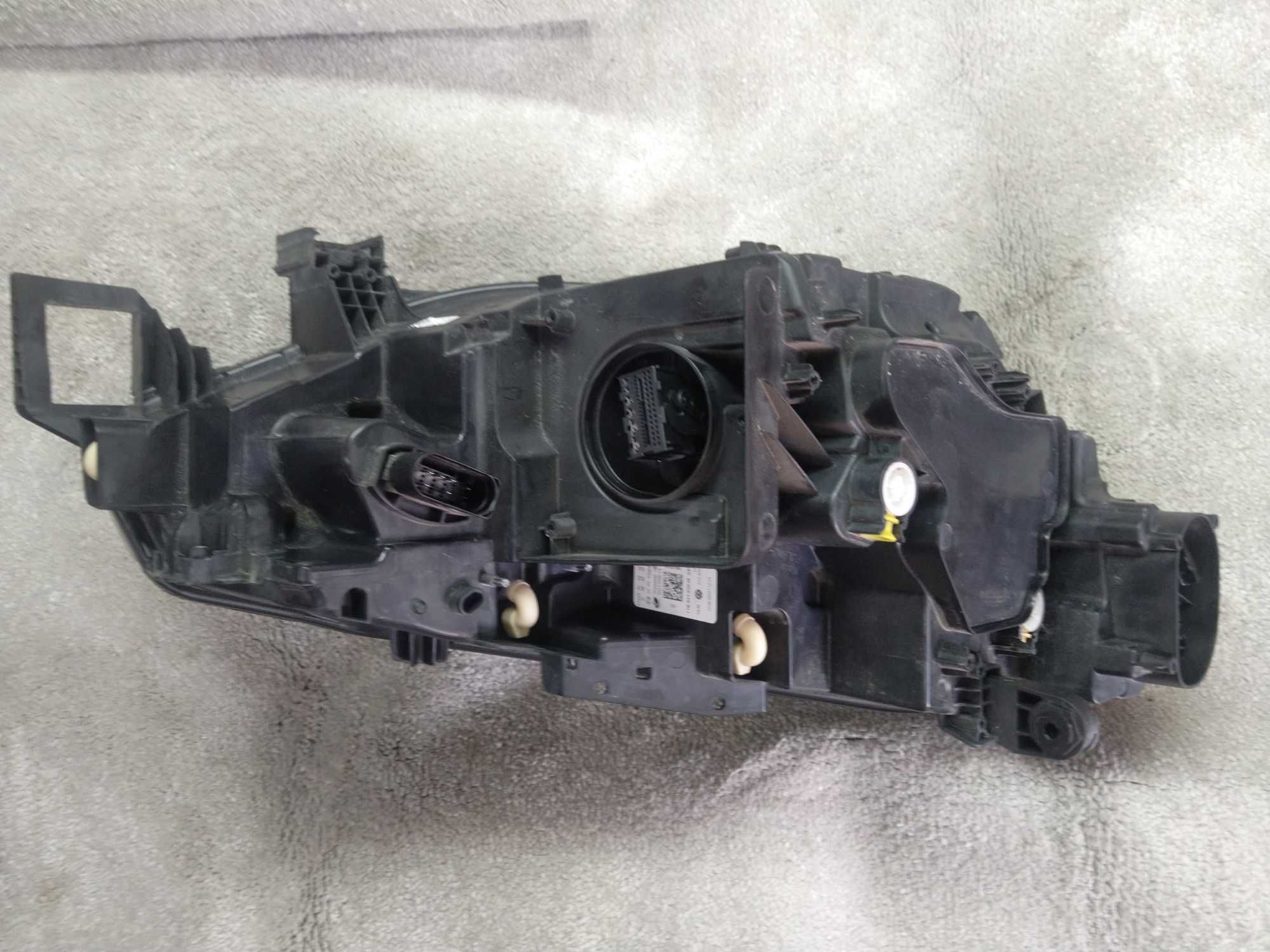 Ляв фар VW ID4 ID5 2023 година.