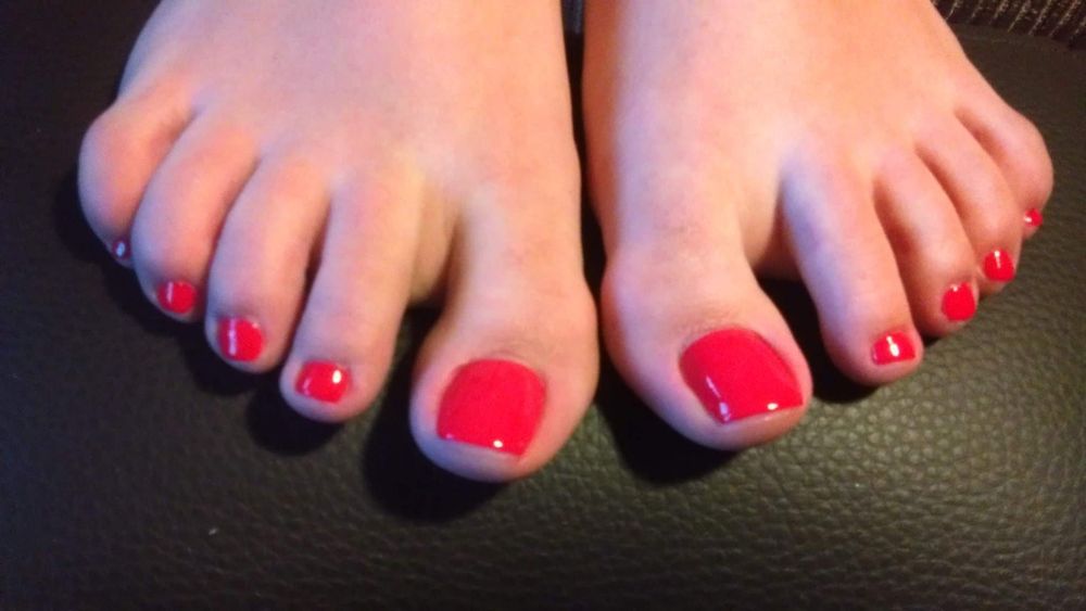 IAȘI - LA DOMICILIUL TĂU! Manichiură/pedichiură clasică și epilat