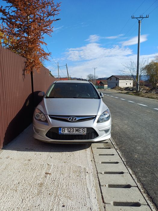Vând hyundai i30