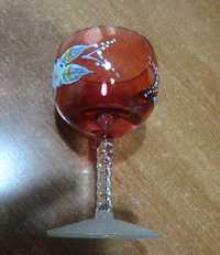 pahar vechi din cristal rosu pictat manual