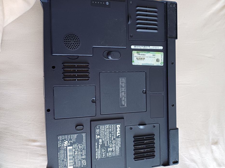 Стар работещ Лаптоп DEEL inspiron 9100
