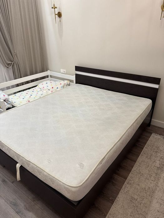 Продам двухспальную кровать.