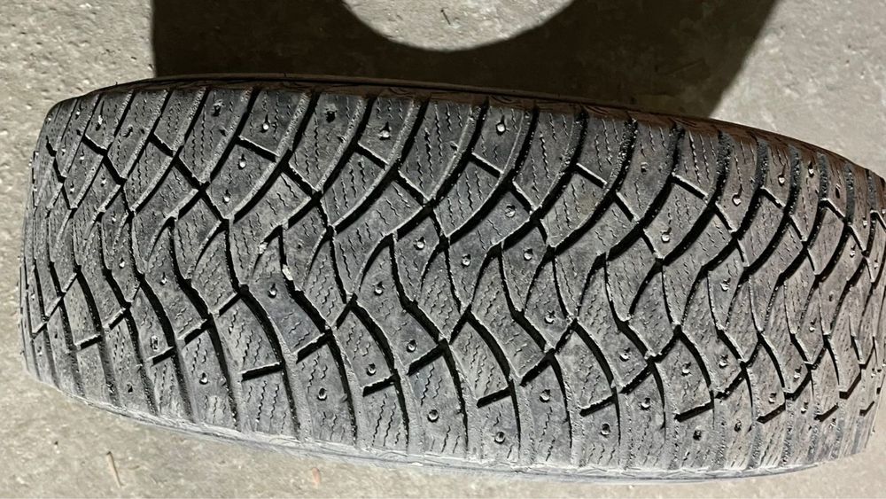 Продам шины срочно, проехал только один сезон