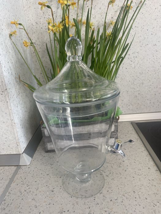 Стъклен голям съд, за сок, ваза, коктейли…