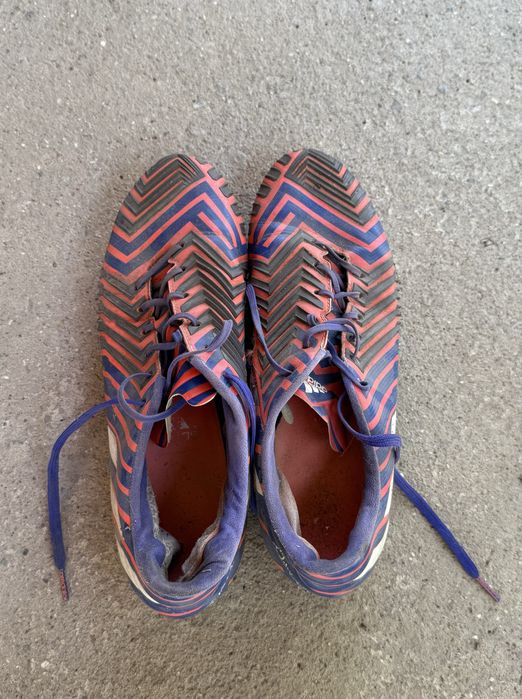 Футболни обувки Nike adidas и кори