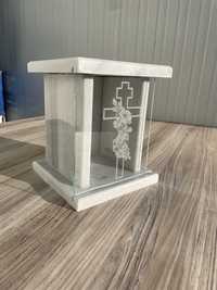 Фенер за паметник / нагробна плоча с гравиран кръст на стъклото