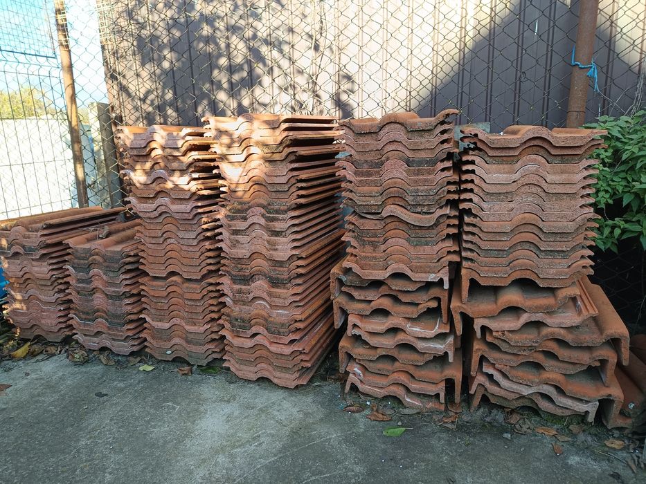 Vând 170 țigle Bramac și 20 colturi