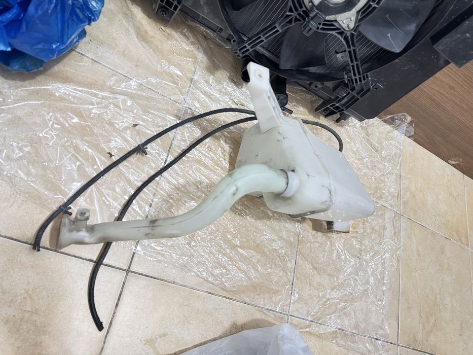 Бачок омывателя  на Nissan Tiida