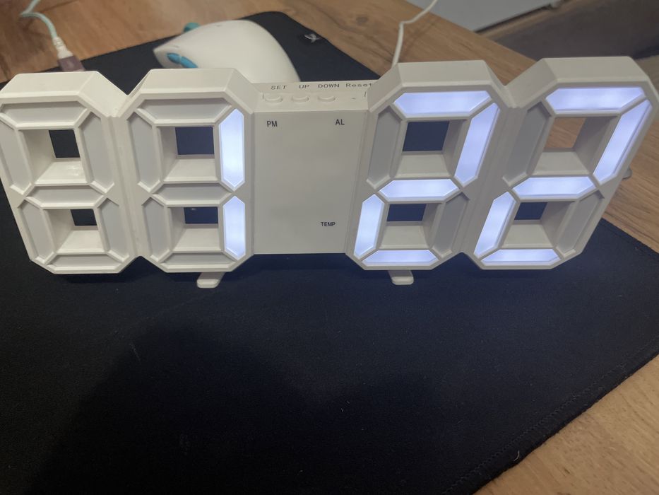 продам настольные часы