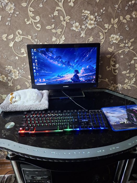 Компьютер ддр 3 сотилади подставка  билан.