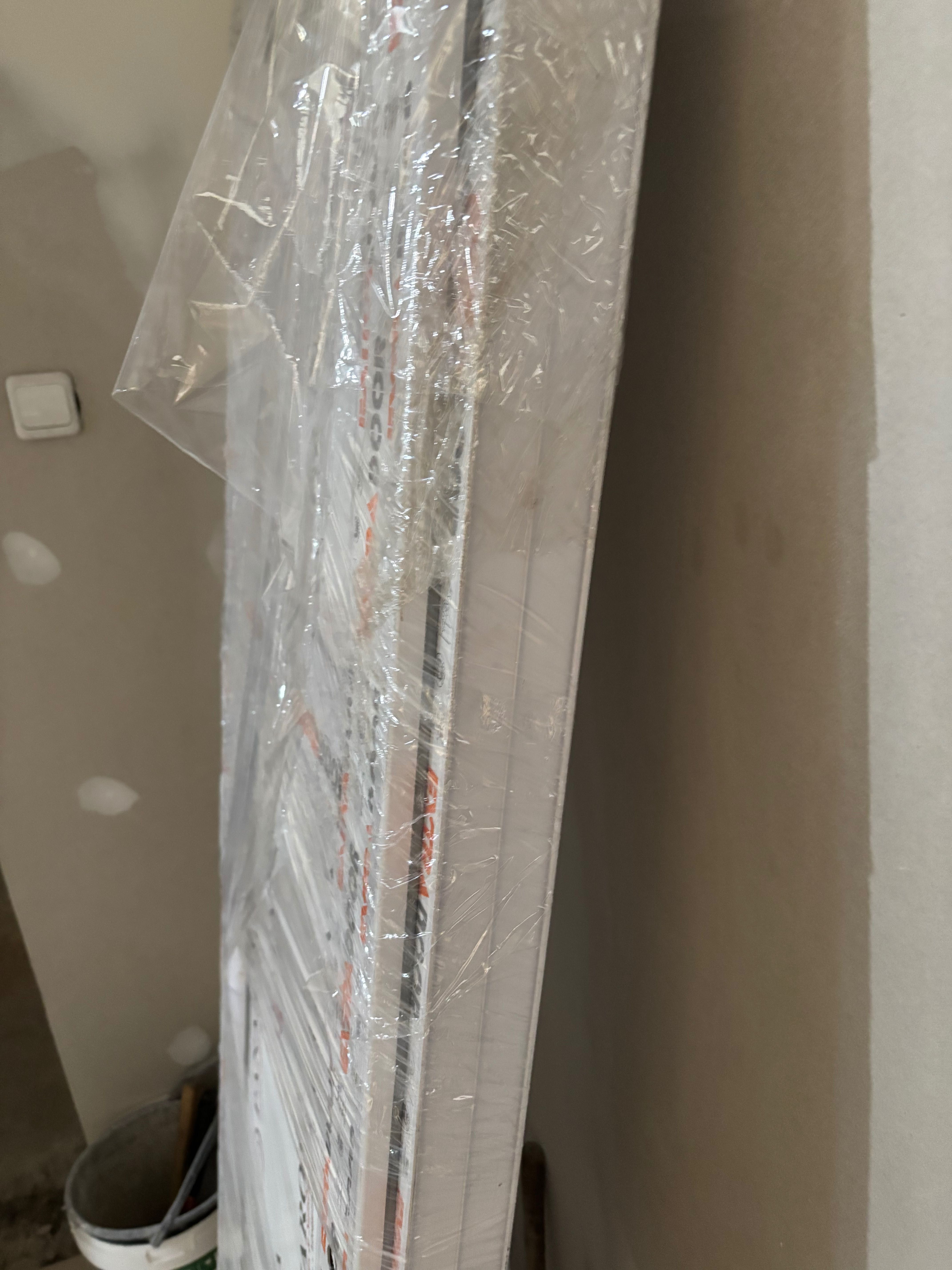 PVC Врата  със  всичко не опходимо към нея  комплект