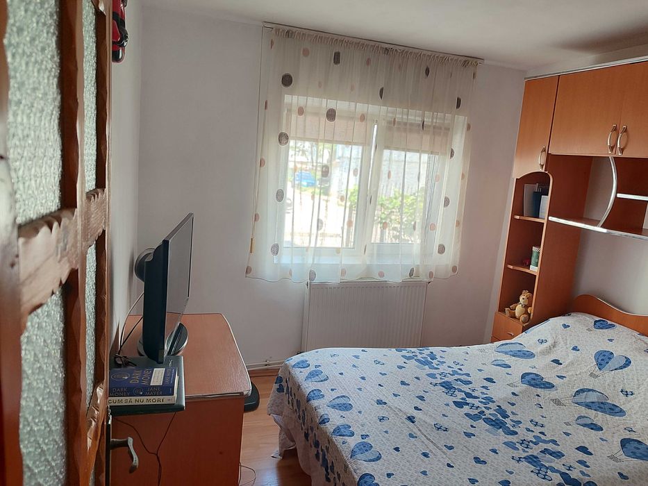 Apartament 3 camere de vanzare