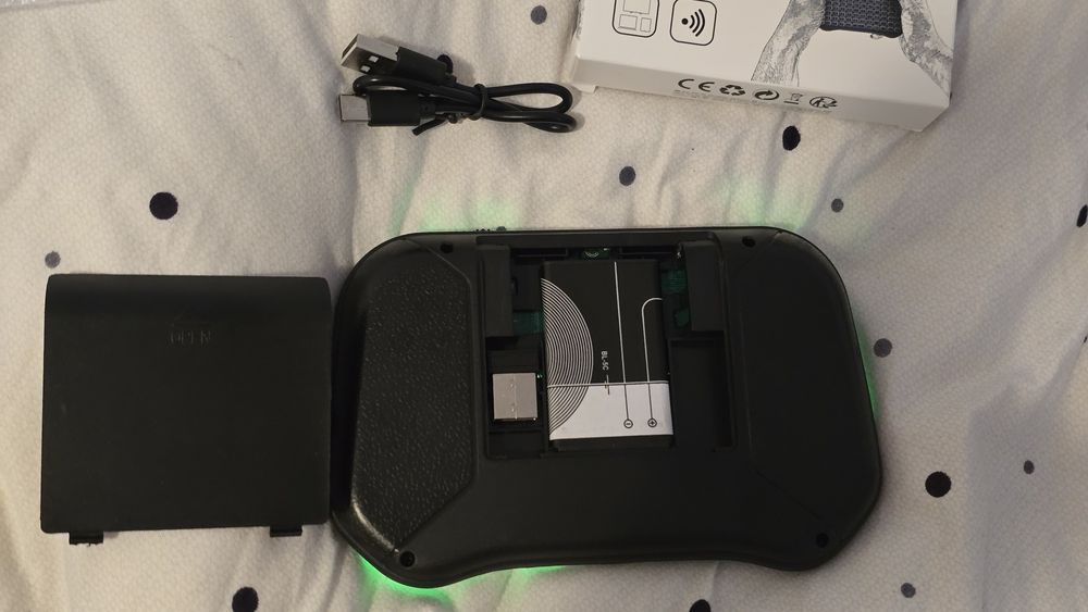 Mini keyboard de gaming wireless cu lumini si touchscreen