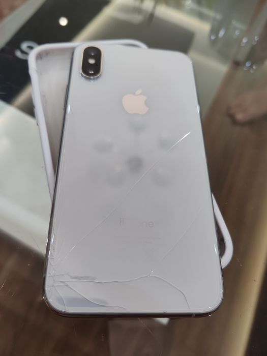 Продавам телефон iphone xs