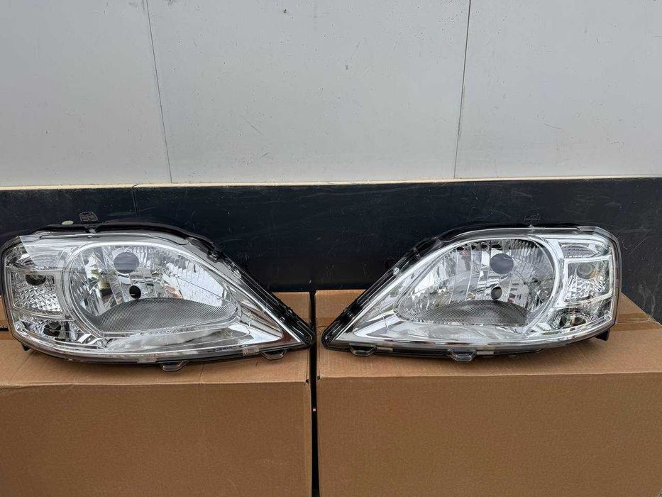 Lada Largus передние фары