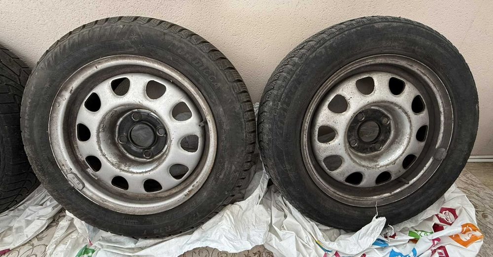 Продавам джанти за WV венто и голф