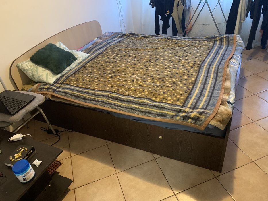 Vind pat mare in Bistrita latime 164 lungime 2 metri cu 2 saltele u