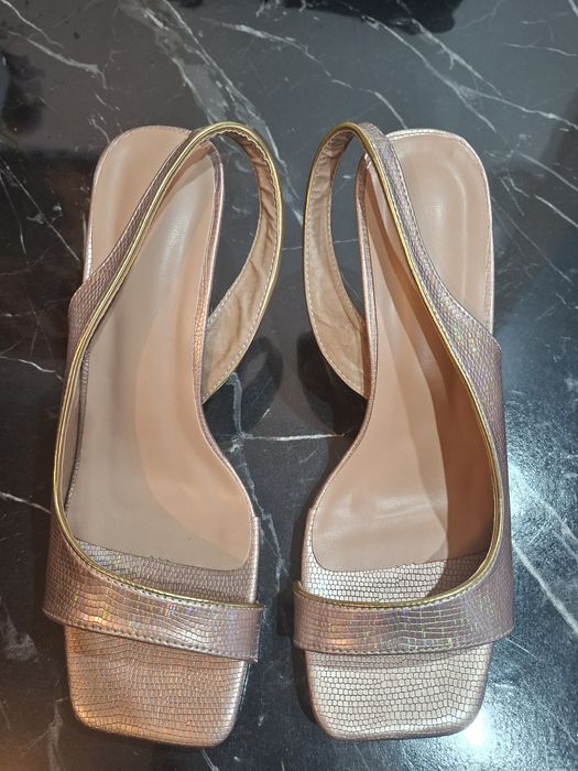 Sandale elegante si comode