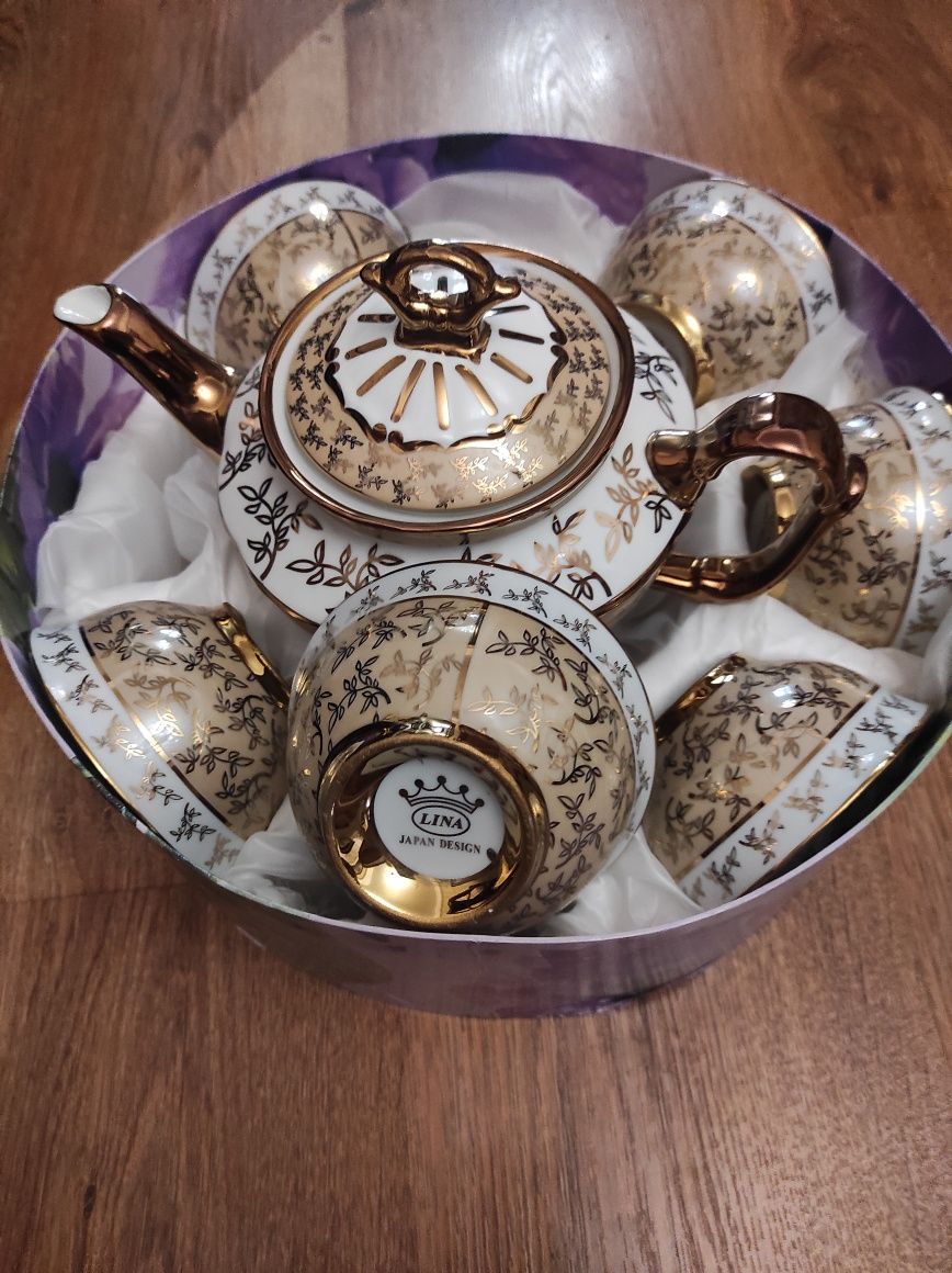 Чайный комплект из чайника и пиалок для чая