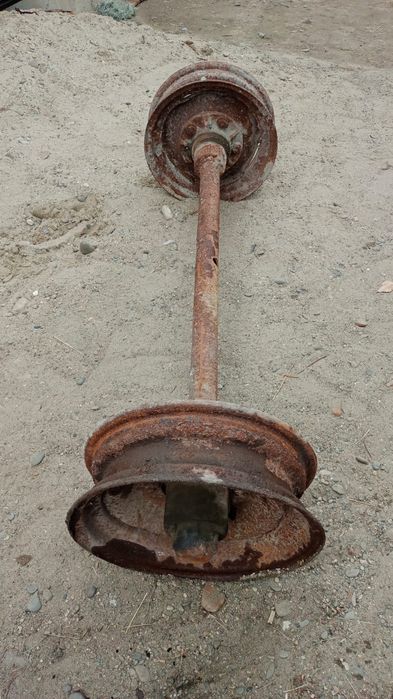 Балка со ступицами на прицеп продам