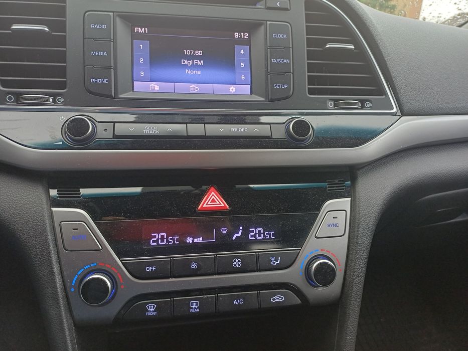 Vand autoturism hyundai elantra din 2018 ,pe benzina, 73500 km.