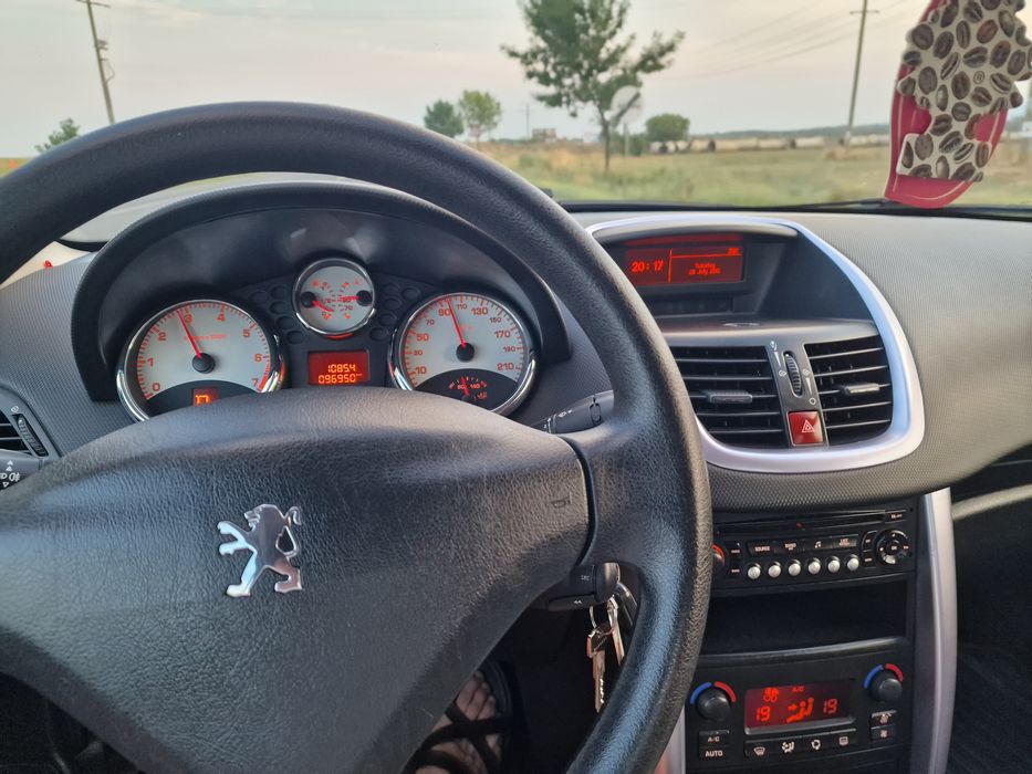 Vând Peugeot 207 CC