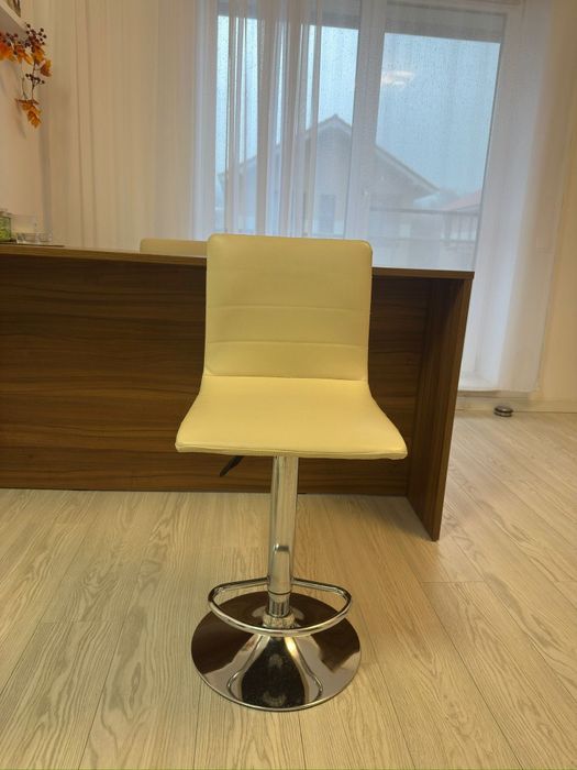 Masa + 4 scaune rotative