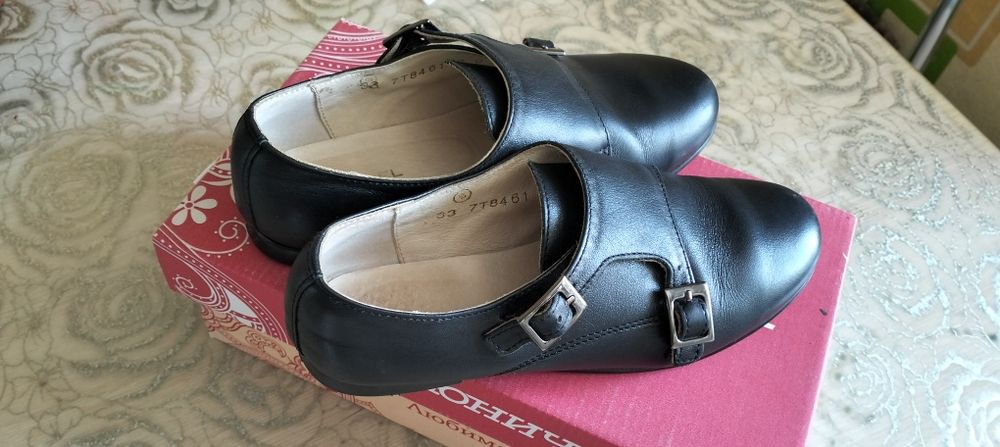 Продам туфли для девочки.