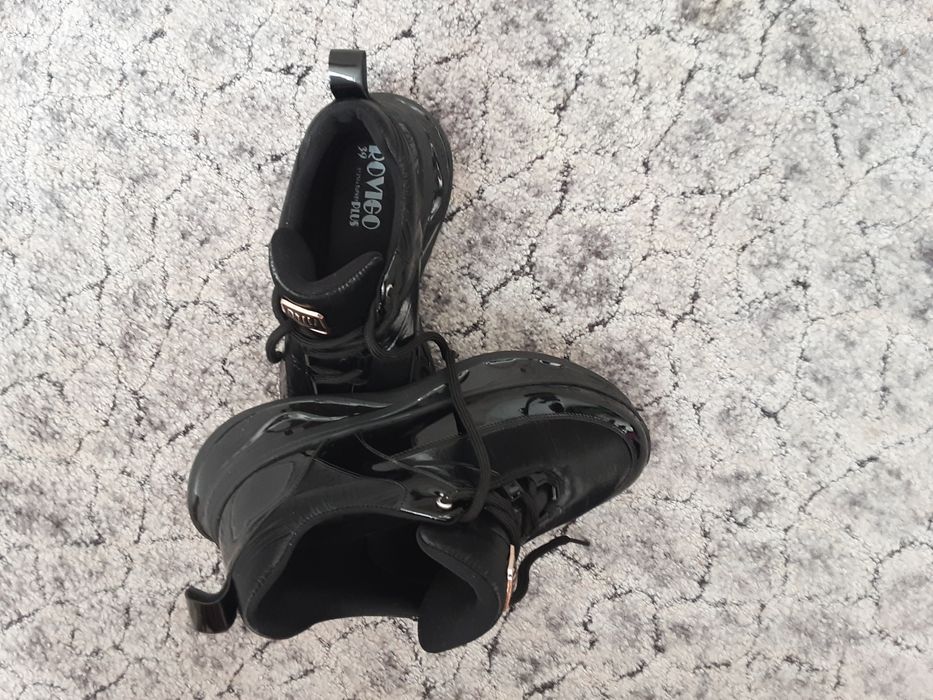 Дамски спортни обувки Miu Miu, чисто нови