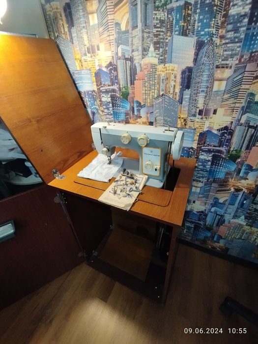 Швейная машина Чайка