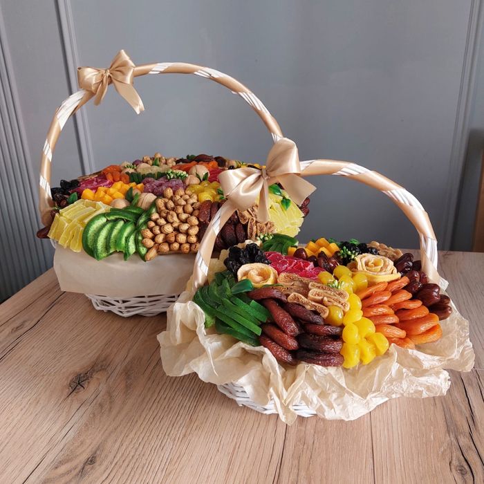Корзина из сухофруктов и фруктов Алматы