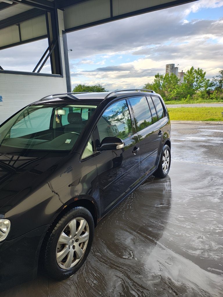 Vw touran 1.9 105к.с 2005 г