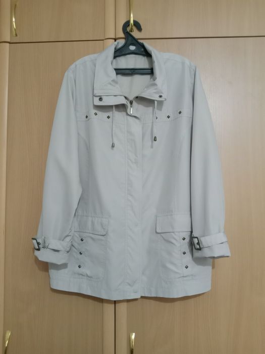 Ветровка,блузка цветная и безрукавка из Германии