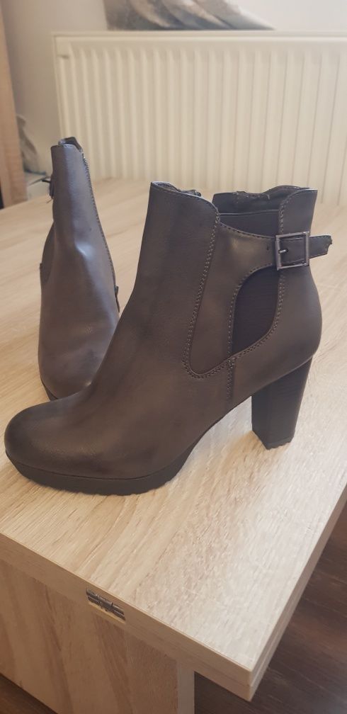 Botine cu toc maro 39