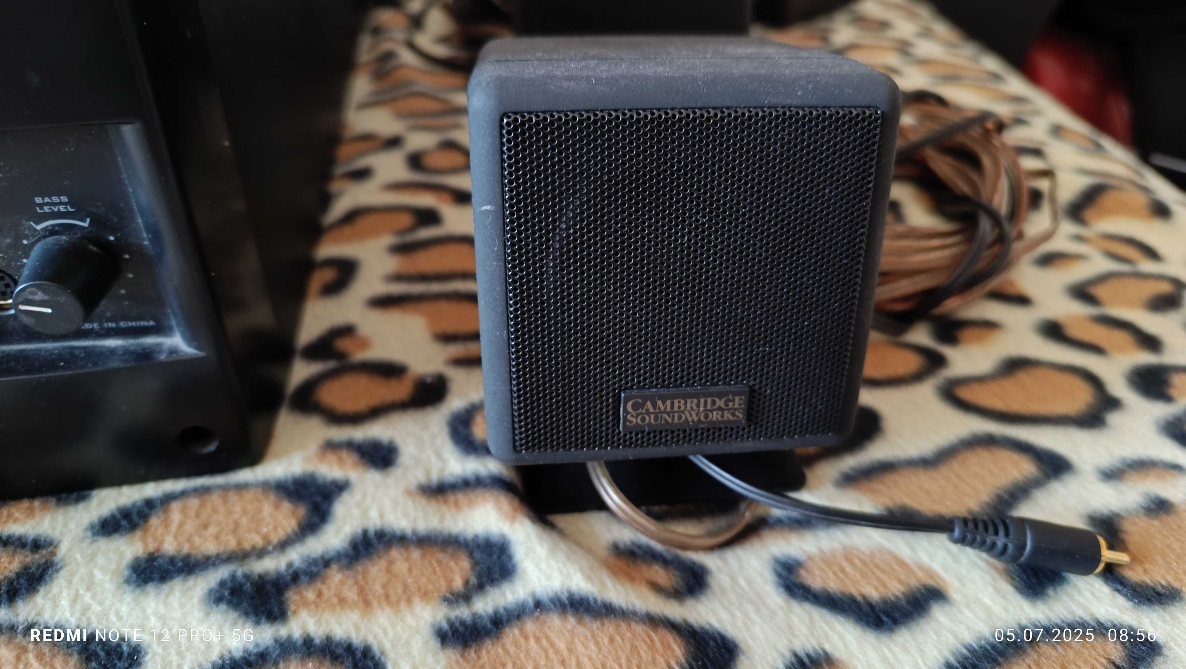 5.1 Cambridge SoundWorks Desktop Theater 5.1 DTT2200