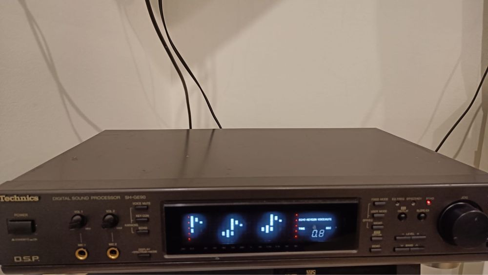 Vând egalizator Technics